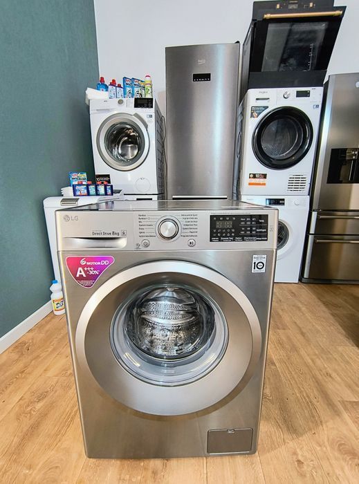 Mașină de spălat rufe Indesit cu uscător impecabil