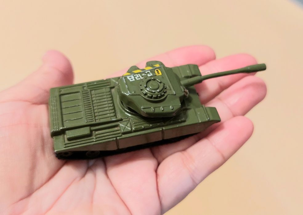 Маленькие железные машинки