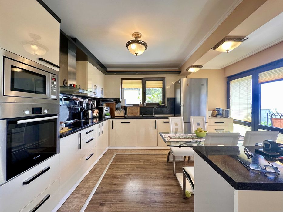 Продава се Къща в с. Кошарица, Област Бургас - 239 кв.м за 2406 €/кв.м - Снимка #17