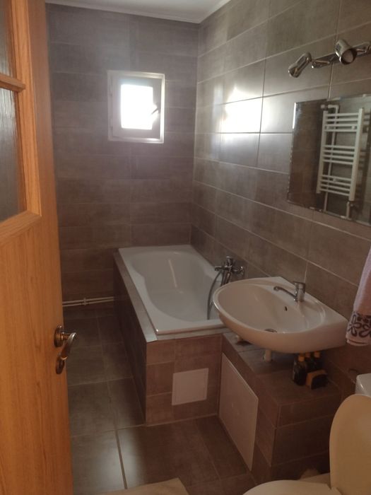 Apartament cu două camere de închiriat