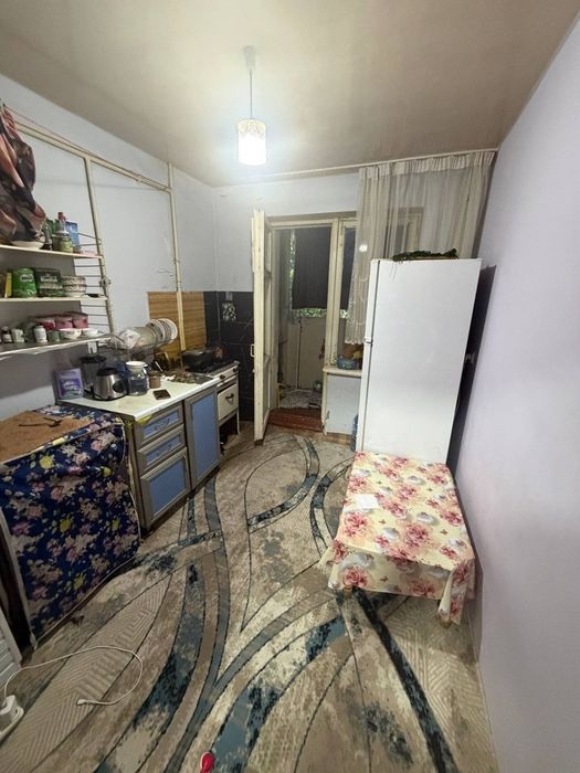 Продаётся квартира Чиланзар 8 квартал 1/2/4 кирпич 1,2 ×3 балкон