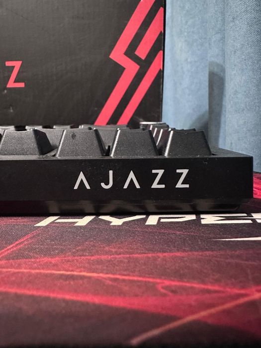 Продам клавиатуру Ajazz AK820