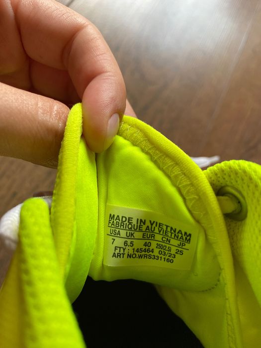 Продам кроссовки теннисные Wilson