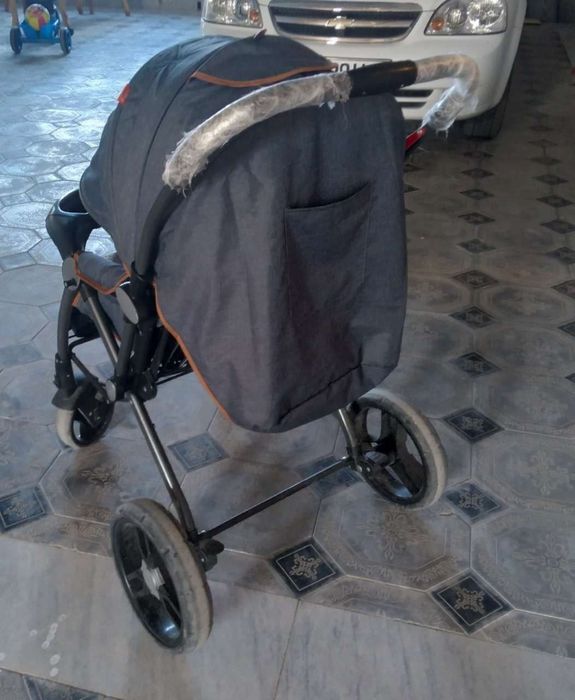 Katta kolyaska sotiladi