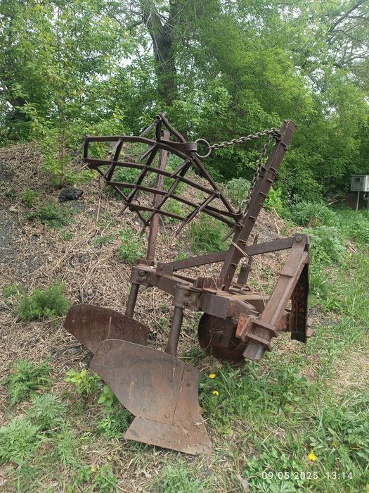 Плуг двухкорпусный