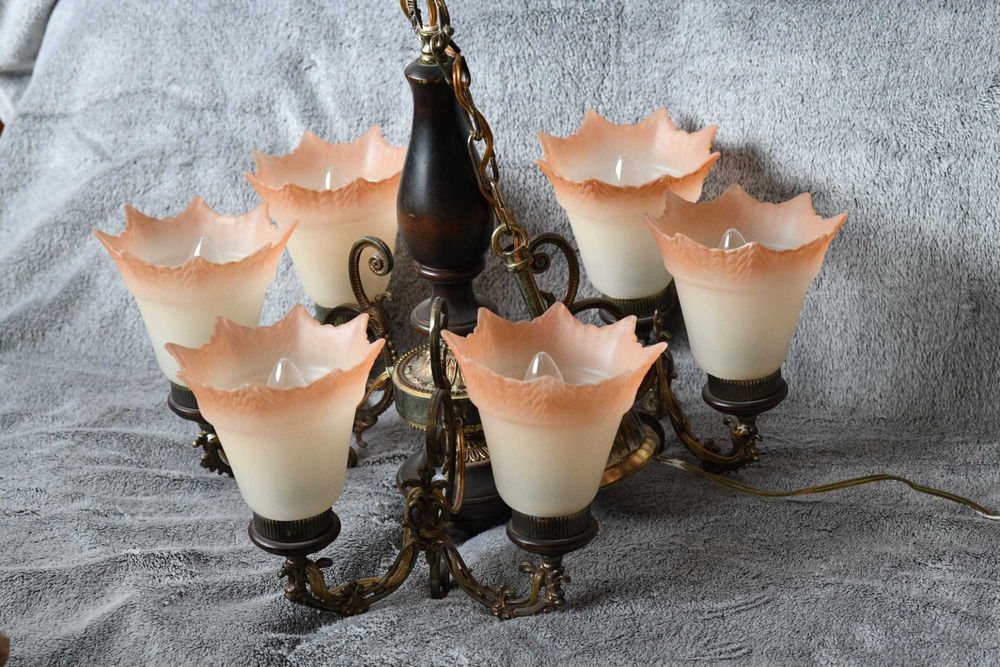 Красив винтидж полилей - бронз и дърво