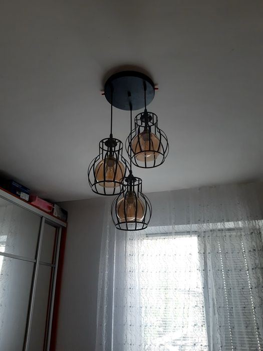 Продам люстру  черная