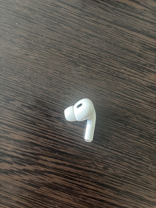 Правый наушник Airpods pro