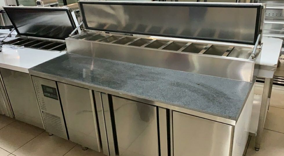 Холодильник стол саладетта и холодильный шкаф Стол Алматы пицца стол
