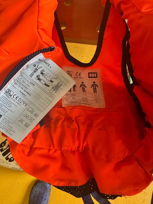 Vesta de salvare pentru copii 30N: Helly Hansen model Baby Safe+ (10-15kg)