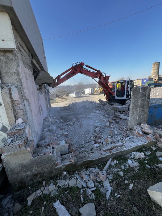 Excavator miniexcavator de inchiriat