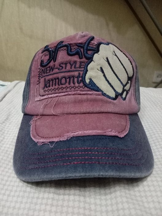 Продам кепки новые