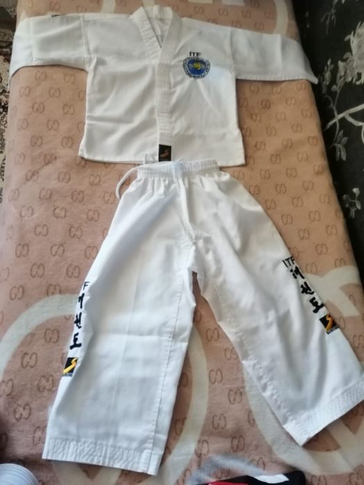 Продам набор и  кимано для теквондо