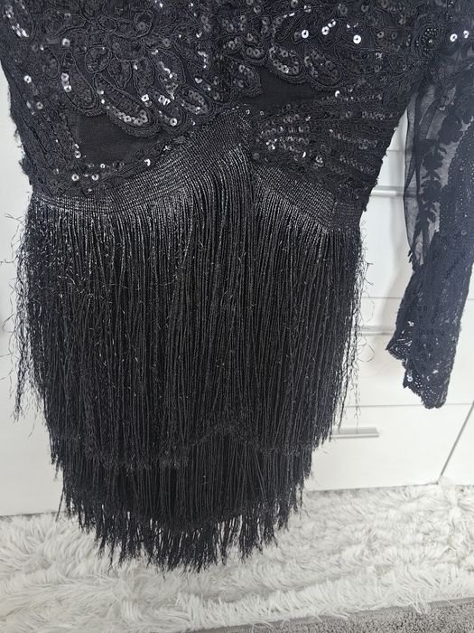 Рокля с дантела и ресни