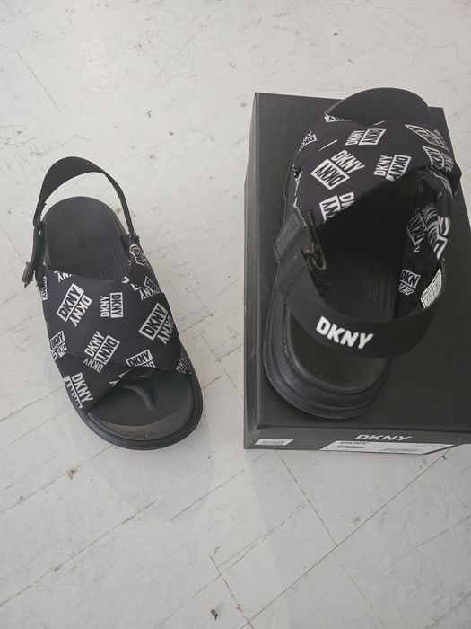 Сандали DKNY размер 35