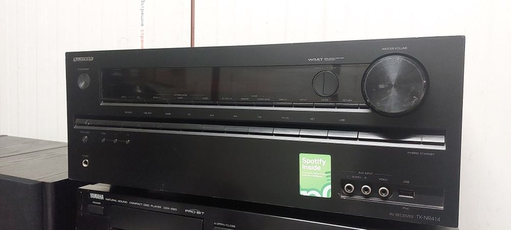 Ресивър ONKYO TX-NR414 и PIONEER VSX329K с дистанционни.