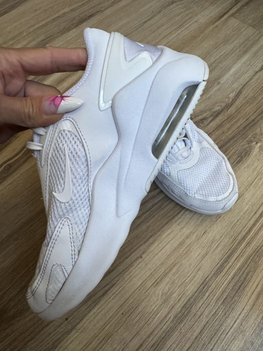 Оригинални бели маратонки Nike Air Max Bolt! 36,5 н