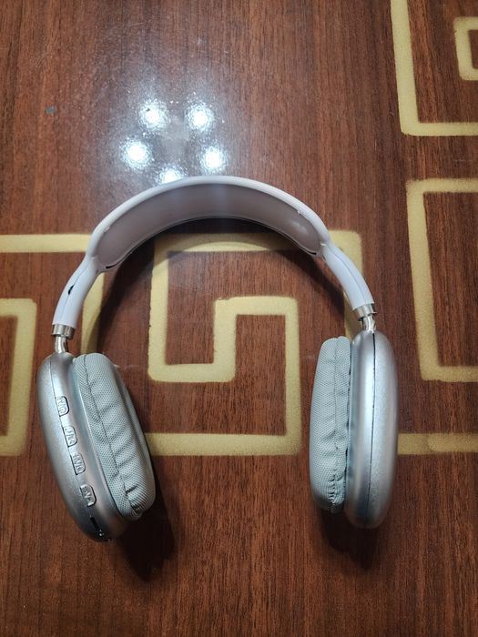 Naushnik P9 naushnik sotiladi bita tarapi ishlamayidi  2025