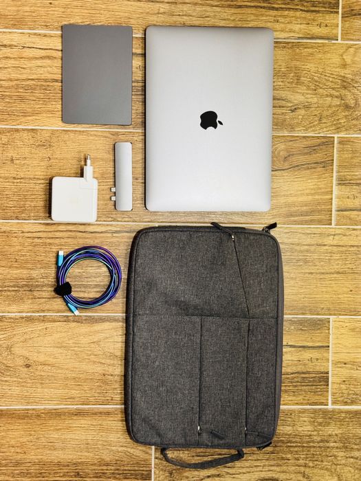 Vând MacBook Pro M1 (2021) – 16GB RAM, 1TB SSD, Touch Bar