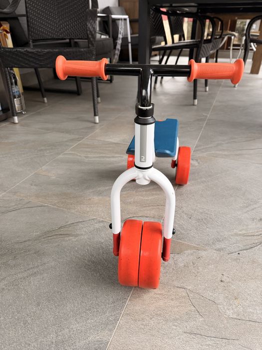 Bicicleta tricicleta pentru copii aproape noua,fara urme de uzura