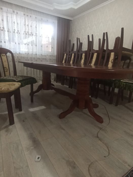 Стол со стульями