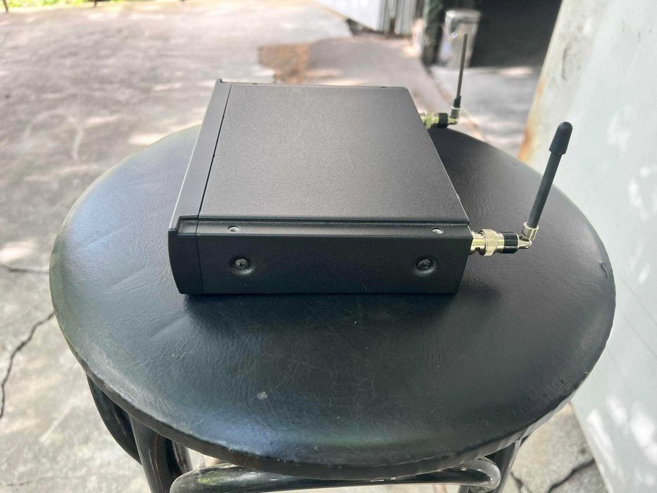 Безжичен микрофонен приемник ''SHURE SLX4''