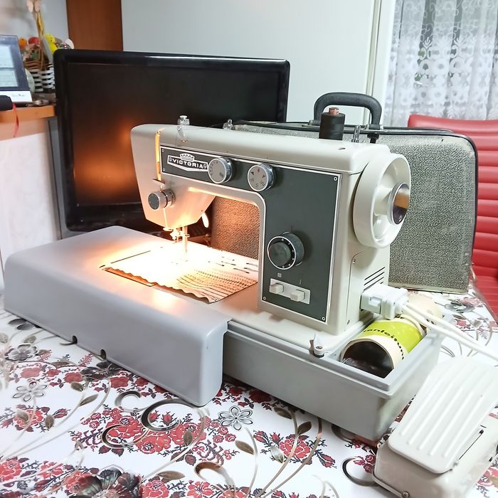 Masina de cusut VCTORIA ZICK ZACK în totalitate din metal