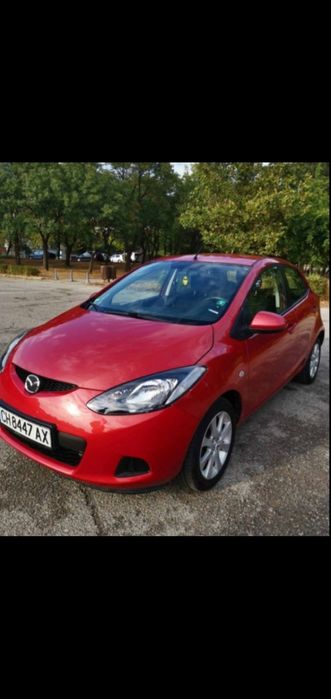 Лек автомобил Мазда2