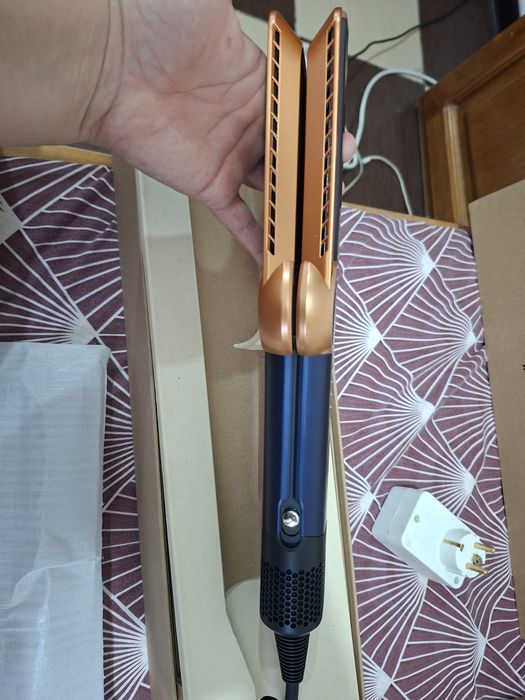 Placa Dyson pt indreptat si uscat parul in acelasi timp