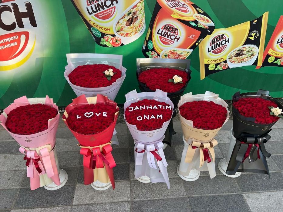 Gullar buketlar sotiladi