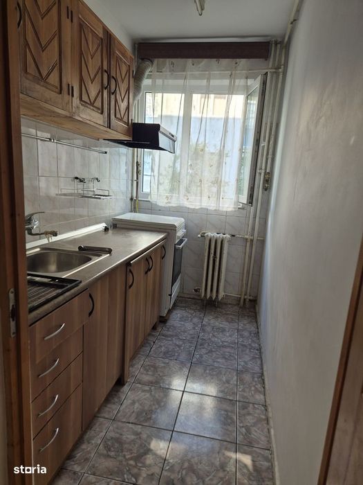 Apt 3 camere nedecomandat, zona Malu Rosu, et 1/4