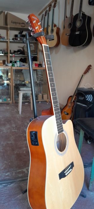 Akustik gitara Caravan Music 4111EQ