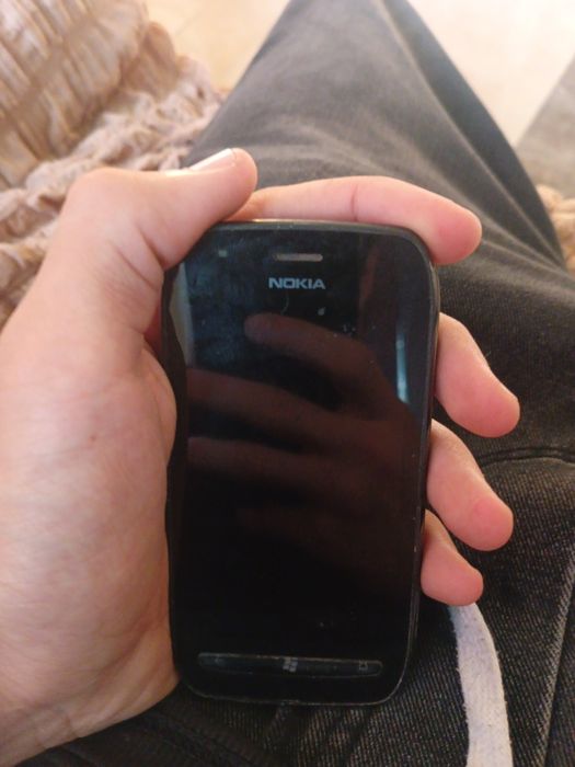 NOKIA 710 Windows Phone.
