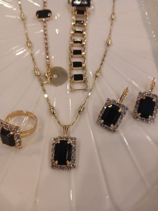 Комплектче бижутерия