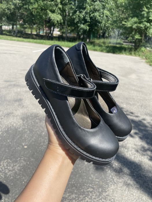 Продам школьная обувь