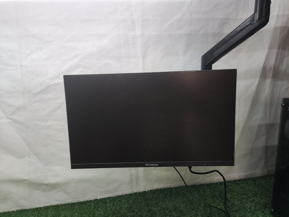 Монитор 100герц с кранштейном