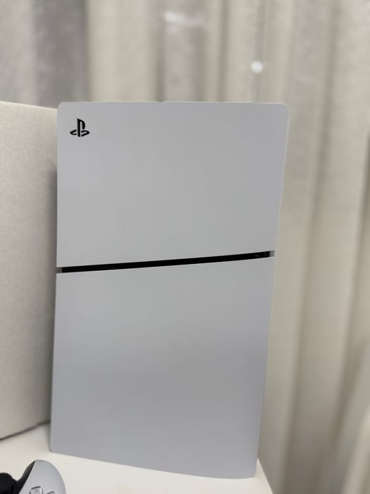 PlayStation 5 1TB в отлично състояние !