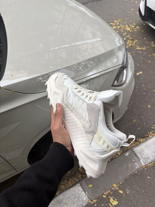 vand off white odsy-1000 marimea 41  550 lei