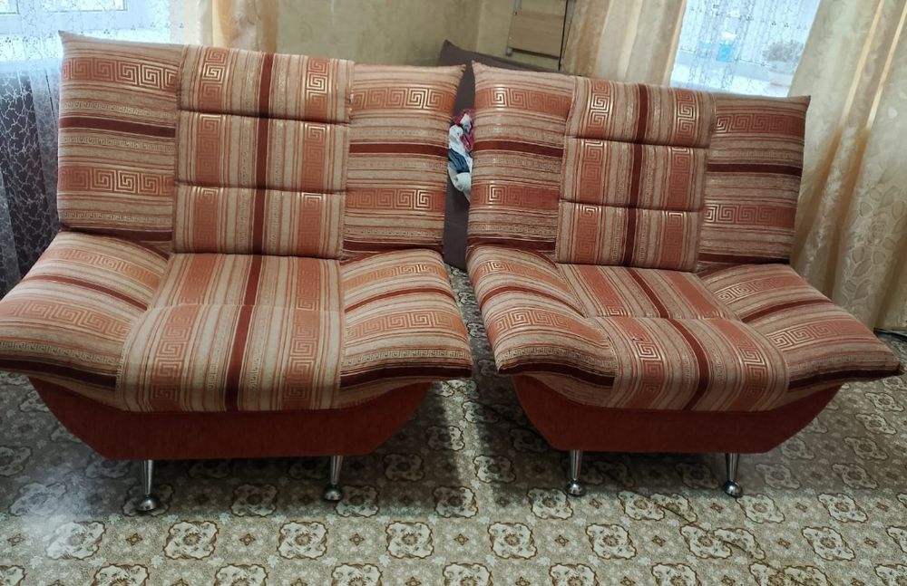 Два кресла в отличном состоянии за 16 000 тг,доставлю до адреса. .