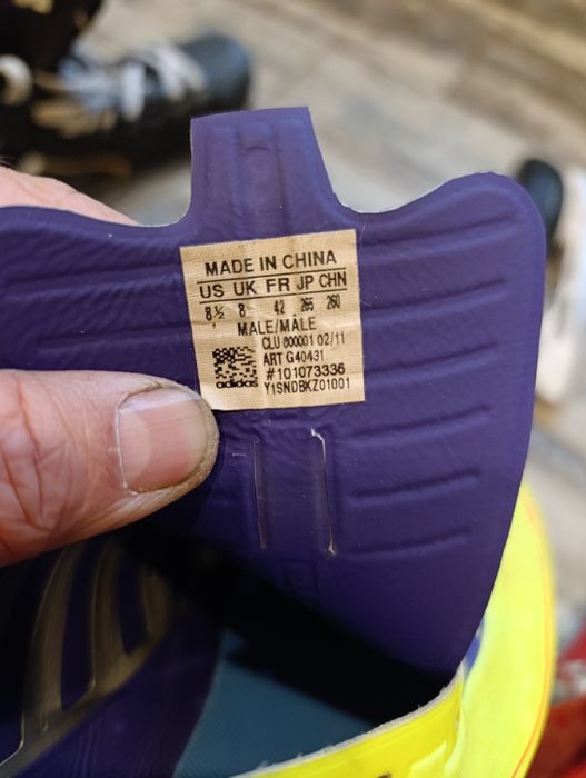 Продам футбольные бутсы