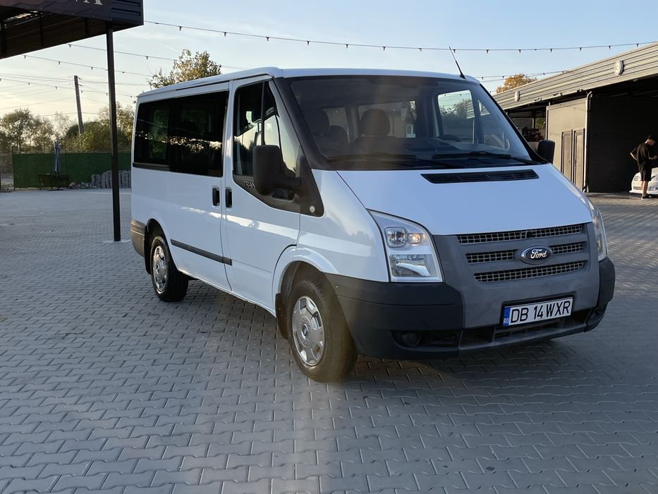De vanzare ford transit 8+1 2013 curat