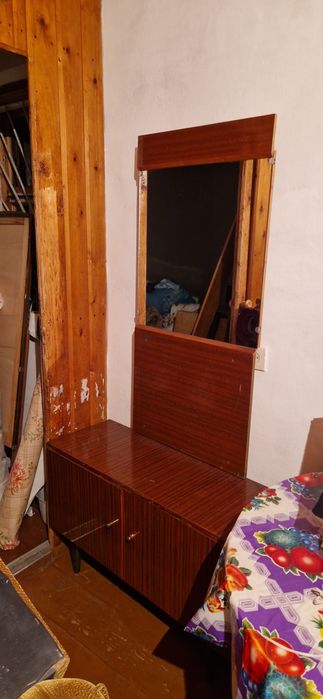 Продам зеркало с тумбой тремо