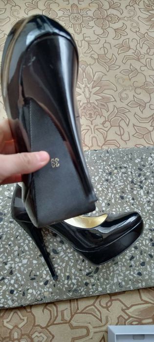 Два броя дамски обувки 39 номер