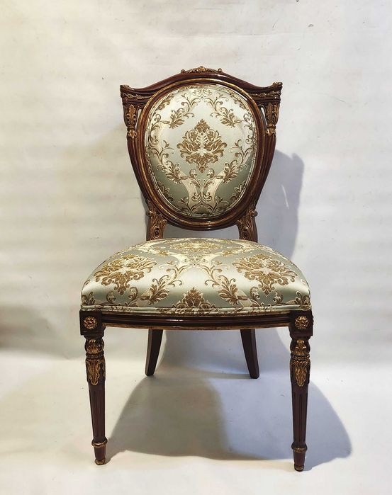 Класически стол в стил Луи XVI с дамаска в златисто и светлосиньо