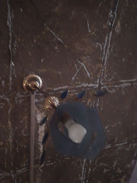 Продам люстры от 1500 и 2000