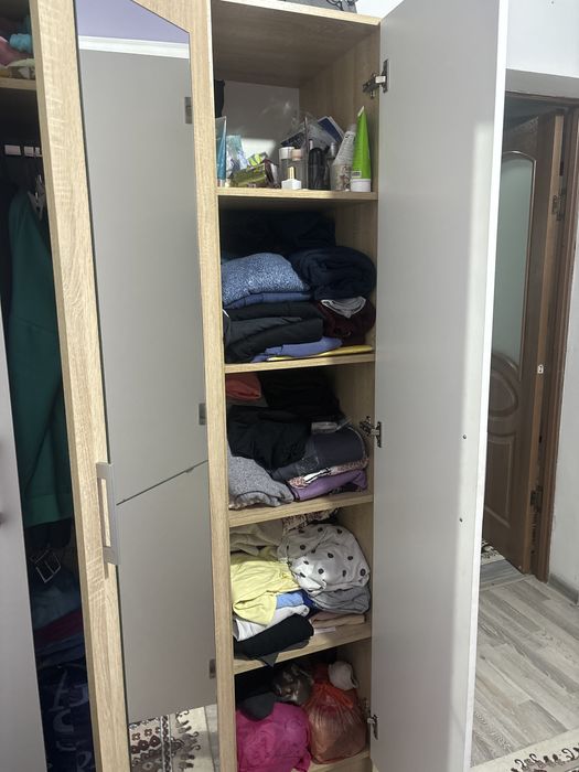 Продается шкаф спальный