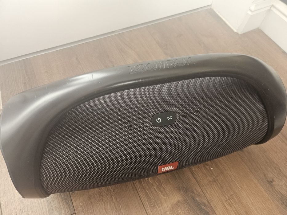 Boxa portabila JBL Boombox, funcționează  impecabil, bass puternic