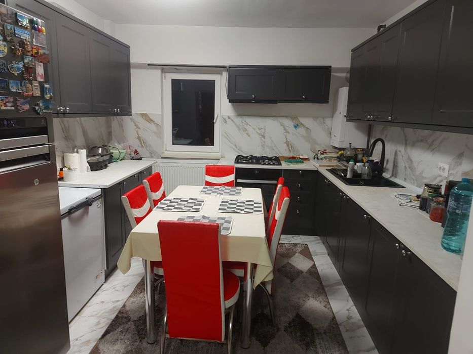 Vand apartament 4 camere.