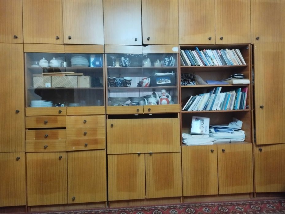 Шкаф гостинный сотилади