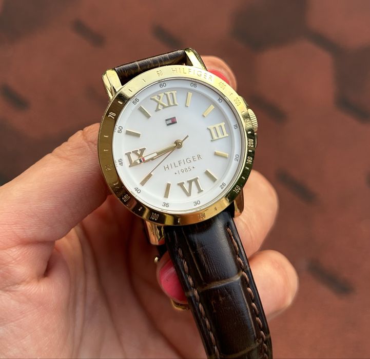 Стилен Tommy Hilfiger часовник